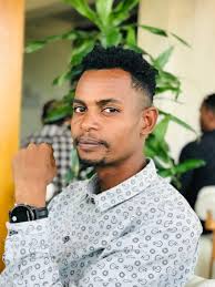 ሉቃስ 2 ¯¯¯¯¯¯¯¯¯¯ ⁸ በዚያም ምድር መንጋቸውን በሌሊት ሲጠብቁ በሜዳ ያደሩ እረኞች ነበሩ። ⁹ እነሆም፥ የጌታ  መልአክ ወደ እነርሱ ቀረበ የጌታ ክብርም በዙሪያቸው አበራ፥ ታላቅ ፍርሃትም ፈሩ። ¹⁰ መልአኩም እንዲህ አላቸው፦ እነሆ፥