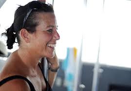 Woman trains to marry Jewish couples in underwater weddings