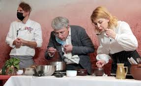 Free shipping on orders over $25 shipped by amazon. Ukraine Holds Borscht Soup Fest With Political Flavour Bbc News