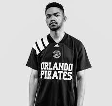Das adidas trikot ist die richtige wahl. Orlando Pirates Merchandise Liegt Voll Im Trend Glaubt Ihr Nicht Dann Klickt Euch Rein Und Werdet Zum Absoluten Trendsetter Besonders Cool Kommt Das Orlando