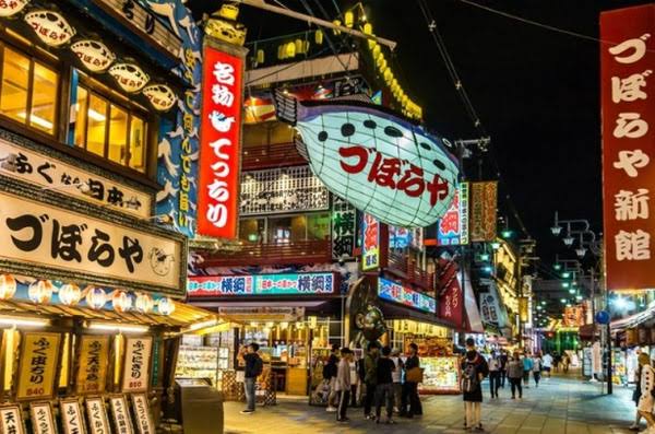Phố mua sắm Shinsaibashi Suji khổng lồ tại Osaka