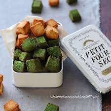 nao on instagram recipeレシピ カリッとやみつき 濃い抹茶のココナッツクッキー プレーンとの違いは 抹茶の分量 砂糖の種類 リキュールの種類 抹茶の色を残すのに 焼成温度と時間です プレーン同様 やみつきになる美味しさです ぜひ 作ってみてね