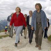 Er stand als erster mensch auf allen. Reinhold Messner Privat Rustig Und Verliebt So Lebt Die Bergsteiger Legende Heute News De