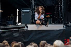 Wer wenn nicht wir by wincent weiss. Wincent Weiss Charms The Young Ladies At Kunst Rasen 3 Songs Bonn