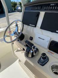 Warning even though you might not feel torque at the steering wheel, never take your hands off the steering wheel while your boat is underway. Boston Whaler 33ft Boston Whaler 330 Outrage Comprar Youarerich Net