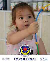 Doğayla iç içe olan açık hava sınıflarımızda, enerji dolu bir Yaz Okulu  deneyimi yaşamak için TED Çorlu Koleji Anaokulu Önerler Yerleşkesindeyiz!  Çocuklarımızın fiziksel, sosyal ve kültürel gelişimlerini desteklemek için  sporu, sanatı ve