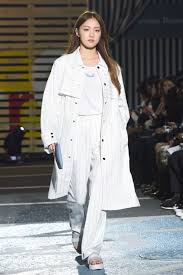Kim Woo Bin Lee Sung Kyung Strut Down The Runway For Sewing Boundaries Lee Sung Kyung Lee Sung Sung Kyung