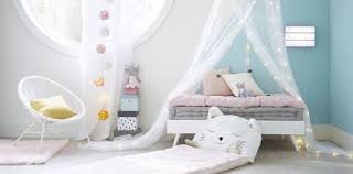 Scegli questo letto bianco con contenitore e rete a doghe 140x190cm pillow rivestito di un tessuto speciale che imita il cuoio. Poltrona Da Giardino Bambino In Resina Bianca E Metallo Bianco Copacabana Maisons Du Monde