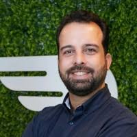 100+ perfis com “Victor Lara”