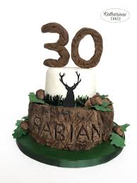 Jagertorte Wald Baumstamm Torte Baumstamm Mit Gravur 30 Geburtstag Eicheln Und Blatter Aus Kochen Und Backen Rezepte Backrezepte Kuchen Tortendeko
