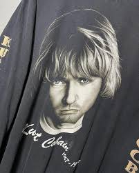 Kurt Cobain Price:❌ขายแล้ว❌ Size: XL อก 23.5 ยาว 29.5 Details: สีเสื้อดรอป  ป้ายโดนตัด แขนเดี่ยวชายเดี่ยว งานไทยเก่า