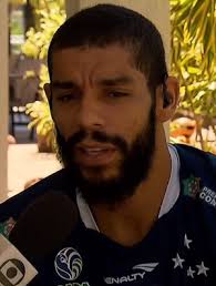 Wallace festeja convocação e admite "pulga atrás da orelha" após cirurgia