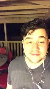 Do you have a favorite selfie? Post it here if you're up for it:  hitrecord.app.link/favoriteselfie It's for a hitRECord project exploring  self confidence. Something really interesting about looking through a  gallery of