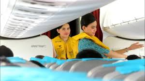 Pramugari Cantik Garuda Indonesia Saat Memperagakan Alat Keselamatan Penerbangan Safety Demo Garuda Youtube