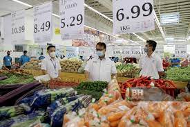 Kalau harga barang naik melampau selepas raya, kita boleh melaksanakan kawalan kerana komitmen kita bukan pada musim perayaan sahaja, sebaliknya dalam pada itu, rosol berkata, sebanyak 203 kes pelanggaran skim itu dikesan sejak 21 april lalu berdasarkan pemeriksaan yang dilakukan di 29. Skim Harga Kawalan Sempena Aidilfitri Tetap Dilaksana