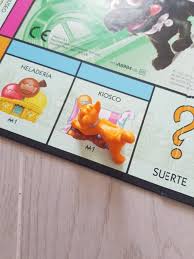 Comenzando con la banca, cada jugador lanza los dados. Juego De Mesa Monopoly Junior Juegos De Mesa Infantiles