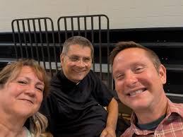 St. Louis alumni participate in trivia night