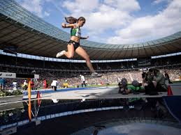 Hier setzte sie sich in 15:26,80 minuten mit großem vorsprung vor miriam dattke (lg telis finanz regensburg/15:39,40) und denise krebs (bayer. Leichtathletik Gesa Krause Lauft Deutschen Rekord Uber 3000m Hindernis