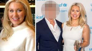 Hos apoteksgruppen kan du köpa dina mediciner och andra hudvårdsprodukter för din hälsa och ditt välbefinnande. Isabella Lowengrip Har Atervant Lyxklockan