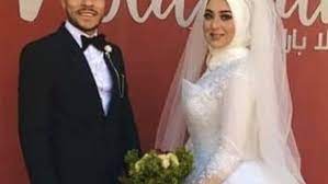 من هي زوجة أكرم توفيق ، أكرم توفيق هو لاعب كرة قدم مصري منتج من قطاع الناشئين بنادي إنبي ، و يلعب حاليًا مع النادي الأهلي القادم من نادي إنبي صيف 2016 ، وهو شقيق اللاعب عبد العزيز توفيق واللاعب أحمد توفيق وهو من اللاعبون الذين يشكلون مستقبل الفريق ، التحق بالأهلي من إنبي ثم. ÙŠ Ø®Ø§Ù„Ù Ø§Ù„Ø­Ø¬Ø± Ø§Ù„ØµØ­ÙŠ Ø£ÙƒØ±Ù… ØªÙˆÙÙŠÙ‚ Ù„Ø§Ø¹Ø¨ Ø§Ù„Ø¬ÙˆÙ†Ø© ÙŠØ­ØªÙÙ„ Ø¨Ø²ÙˆØ§Ø¬Ù‡ ÙˆØ³Ø· Ø£Ø¬ÙˆØ§Ø¡ Ø¹Ø§Ø¦Ù„ÙŠØ©