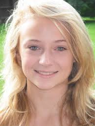 Sophie Turner She S A Natural Blonde Game Of Thrones Facts Hbo Game Of Thrones Sophie Turner