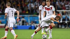 Heute wird sie europaweit für ihr spektakel bewundert. Standards Im Dfb Team Tore Durch Ecken Und Freistosse Sport Sz De
