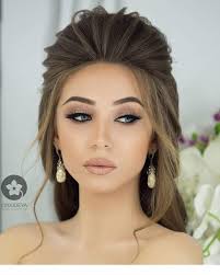 Simple And Elegant Makeup Miladies Net Elegant Makeup Hair Makeup Long Hair Styles