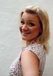 Följ artikelserien: Revyskolan • Guldstänk över revyarbetare • Lyckad  återvinning i Falköping