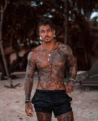 Follow Me For More Under Http Bit Ly 2aspymu Or Check Out My Blog Under Www Alphalif3style Com Tatowierte Manner Tattoo Junge Manner Badehosen