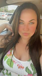 Can someone edit a photo into a professional headshot with a lighter  background?