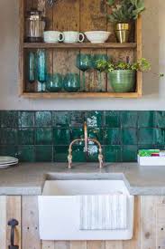 Le Vert D Eau Va A Merveille Aux Zelliges En 2020 Cuisines Deco Carrelage Marocain Renovation Cuisine