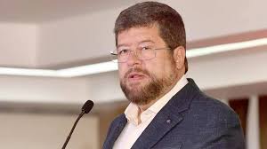 Samuel gasta plata en redes sociales, no sé cuál es su enfermedad en @tacar  medios de comunicación" Denny Guzmán, candidato a senador por "La Fuerza  del Pueblo" lamentó que el candidato presidencial