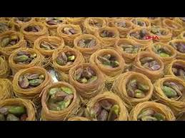 Mehmet usta'nın halep tatlı servis tavsiyeleri. Halep Tatlilari Turk Tatlilarina Rakip Oldu Youtube