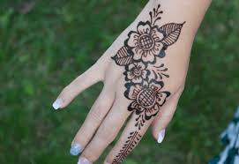 100 gambar henna tangan kaki pengantin motif corak gambar mahendi tangan simple gambar mahendi tangan simple nah kalau gambar diatas merupakan gambar henna tangan yang simple ini sangat cocok bagi kamu yang pemula. Lukisan Inai Di Kaki Simple Cikimm Com