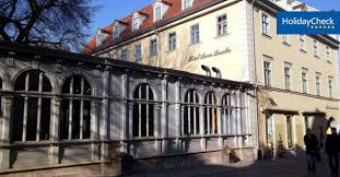 De kamers beschikken over grote ramen, en sommige bieden een balkon met uitzicht op het platteland. Hotel Anna Amalia Weimar Holidaycheck Thuringen Deutschland