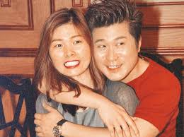 丁柔安（1970年8月7日 － ），台灣藝人。 1987年拍攝廣告出道，同年加入當紅少女團體「紅唇族」第一代，並發行二張專輯。 語錄 . Gf0zsh6hajbm2m
