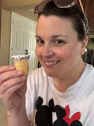 What are the names of Taylor Swift's albums from these colors?