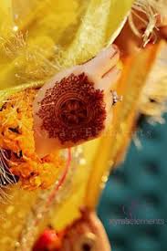 Stylish Girl Mehndi Hands Dp For Facebook Sari Info In 2020 Stylish Girl Stylish Mehndi Mehndi