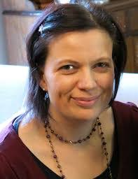 Julia Travis's Instagram, Twitter & Facebook