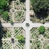 Padua, der botanische garten der botanische garten von padua, in venetien, wurde 1545 von der hochschule paduas als medizinischer garten gegründet und ist somit der erste und älteste, noch erhaltene botanischer garten. 1