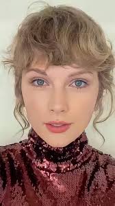 Taylor Swift's age and pictures over the years compared to fans' ages