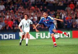 C'est la première fois qu'une équipe championne du monde parvient à enchaîner par un succès dans le championnat d'europe. Football France Italie Le Top 5 Des Matchs Les Plus Memorables