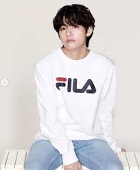 Bts' fila 'runner's instinct : Bts V News Twitter Da 200605 In A Newly Released Photo On Fila Indonesia S Official Instagram Titled Cool And Casual Btsv Wore A White Perfectly Fitted Sweatshirt With The Fila Logo In The