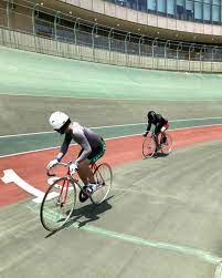 The basic premise is that the motorbike gets riders up to speed before they race to the finish line. Why I Love Keirin One Of The Most Exciting Events In Any Olympics Cycling The Guardian