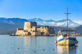 Αλλά είναι μια πόλη που κουβαλά και τόση ιστορία. Nayplio H Polh Twn Tessarwn Epoxwn Reader Gr
