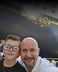 👨‍👧‍👦 Mi mayor pasión no es solo emprender... es ser papá. Los negocios  me motivan, los retos me impulsan, pero nada me llena más que ver crecer a  mis hijos, enseñarles, abrazarlos