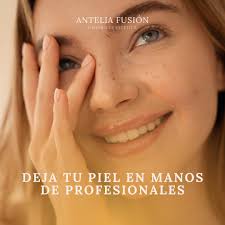 Nuestro compromiso es brindarte una experiencia única, donde no solo  cuidamos de tu piel, sino también de tu bienestar general. ✨ Relájate en un  entorno acogedor mientras te sometes a tratamientos diseñados