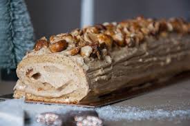 Buche Pralinee De Michalak Une Buche 100 Noisettes En 2020 Gateaux Et Desserts Buche Praline Recette Dessert