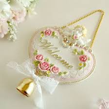 Decorative Welcome Plaque With Roses 2014 Check The Carrefour Hkm Gift Or Cupcake World On Instag Antep Fistigi Kabugu Parti Planlama Degistirilmis Siseler