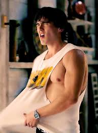 His birthday, what he did before fame, his family life, fun trivia facts, popularity rankings, and more. Just Discovered Charlie Gillespie Through His Role As Luke In Netflix S Julie And The Phantoms I Think I M In Love Credit To Tumblr For Gifs Ladyboners